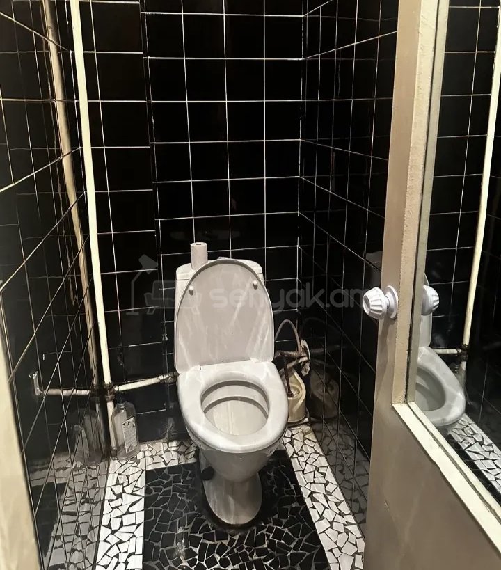 4 Սենյականոց Բնակարան Քարե Շենքում, 86քմ, 1/5 հարկ, Նորմալ Վիճակում, Կահավորված