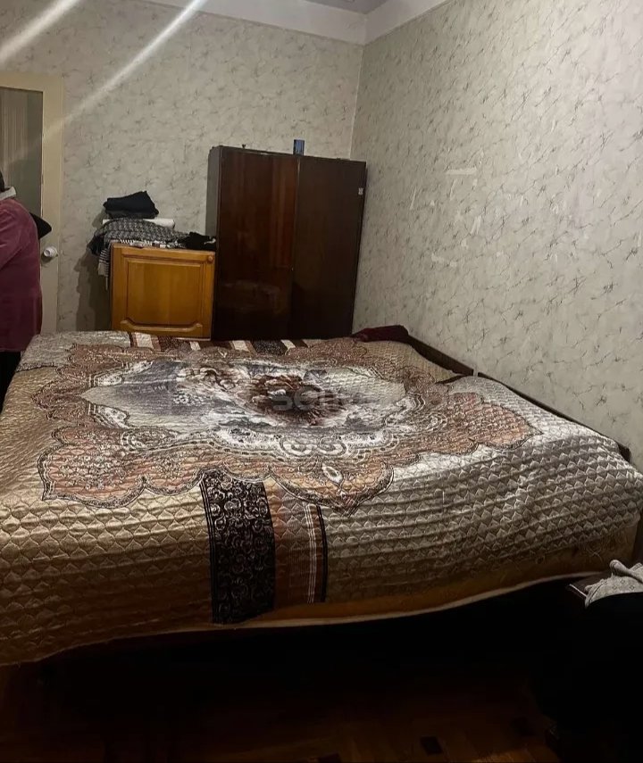 4 Սենյականոց Բնակարան Քարե Շենքում, 86քմ, 1/5 հարկ, Նորմալ Վիճակում, Կահավորված