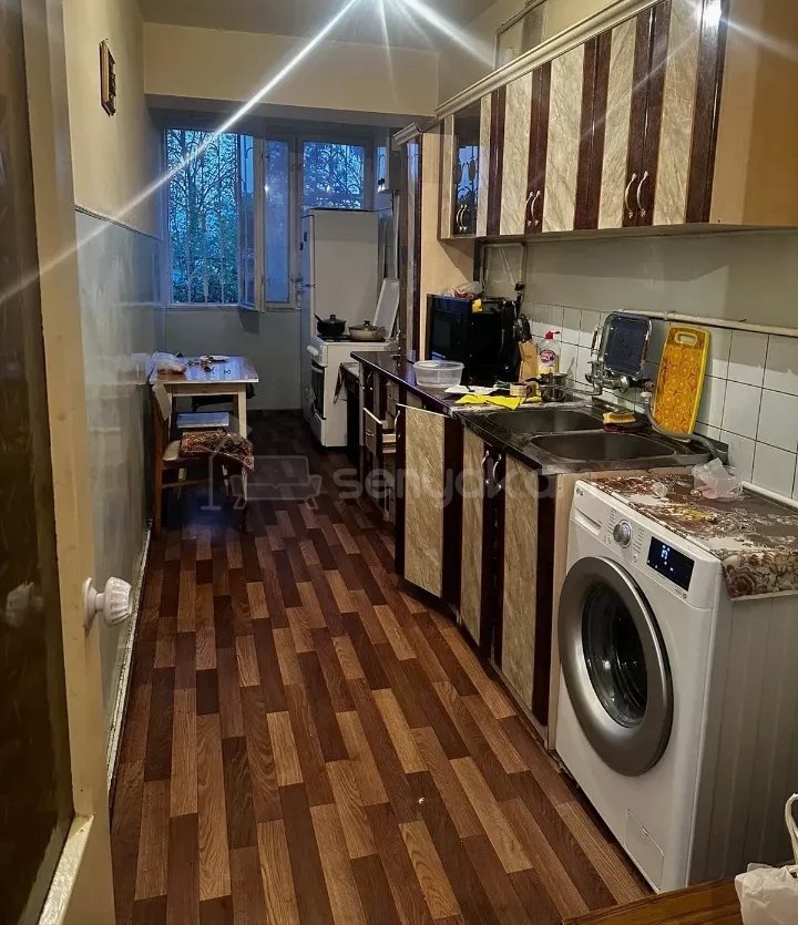 4 Սենյականոց Բնակարան Քարե Շենքում, 86քմ, 1/5 հարկ, Նորմալ Վիճակում, Կահավորված