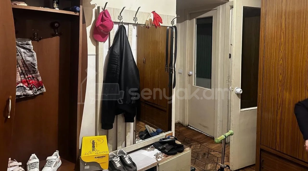 4 Սենյականոց Բնակարան Քարե Շենքում, 86քմ, 1/5 հարկ, Նորմալ Վիճակում, Կահավորված