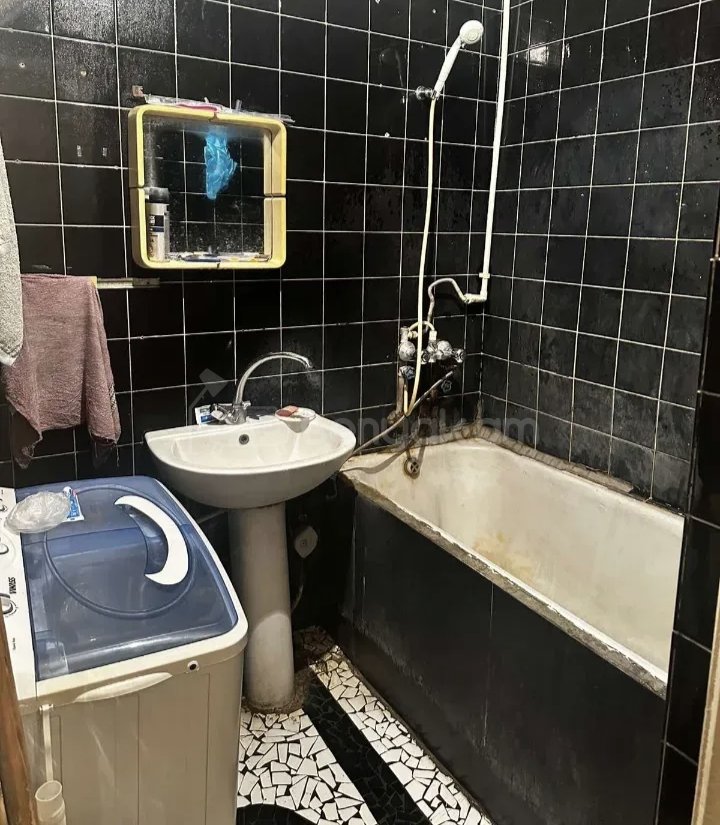 4 Սենյականոց Բնակարան Քարե Շենքում, 86քմ, 1/5 հարկ, Նորմալ Վիճակում, Կահավորված