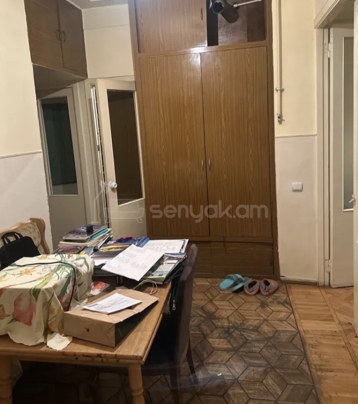 4 Սենյականոց Բնակարան Քարե Շենքում, 86քմ, 1/5 հարկ, Նորմալ Վիճակում, Կահավորված