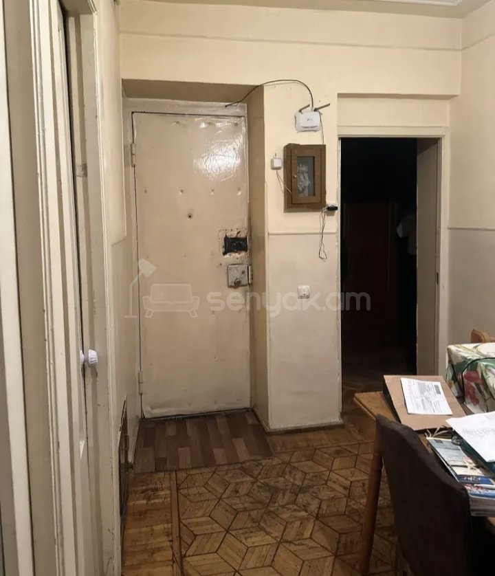 4 Սենյականոց Բնակարան Քարե Շենքում, 86քմ, 1/5 հարկ, Նորմալ Վիճակում, Կահավորված