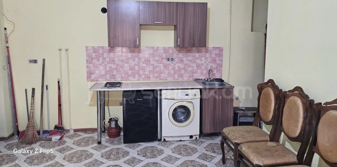 2 Սենյականոց Բնակարան Քարե Շենքում, 45քմ, 1/1 հարկ, Նորմալ Վիճակում, Կահավորված