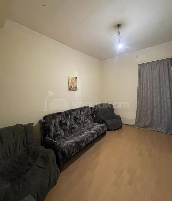 2 Սենյականոց Բնակարան Քարե Շենքում, 50քմ, 4/5 հարկ, Նորմալ Վիճակում, Կահավորված