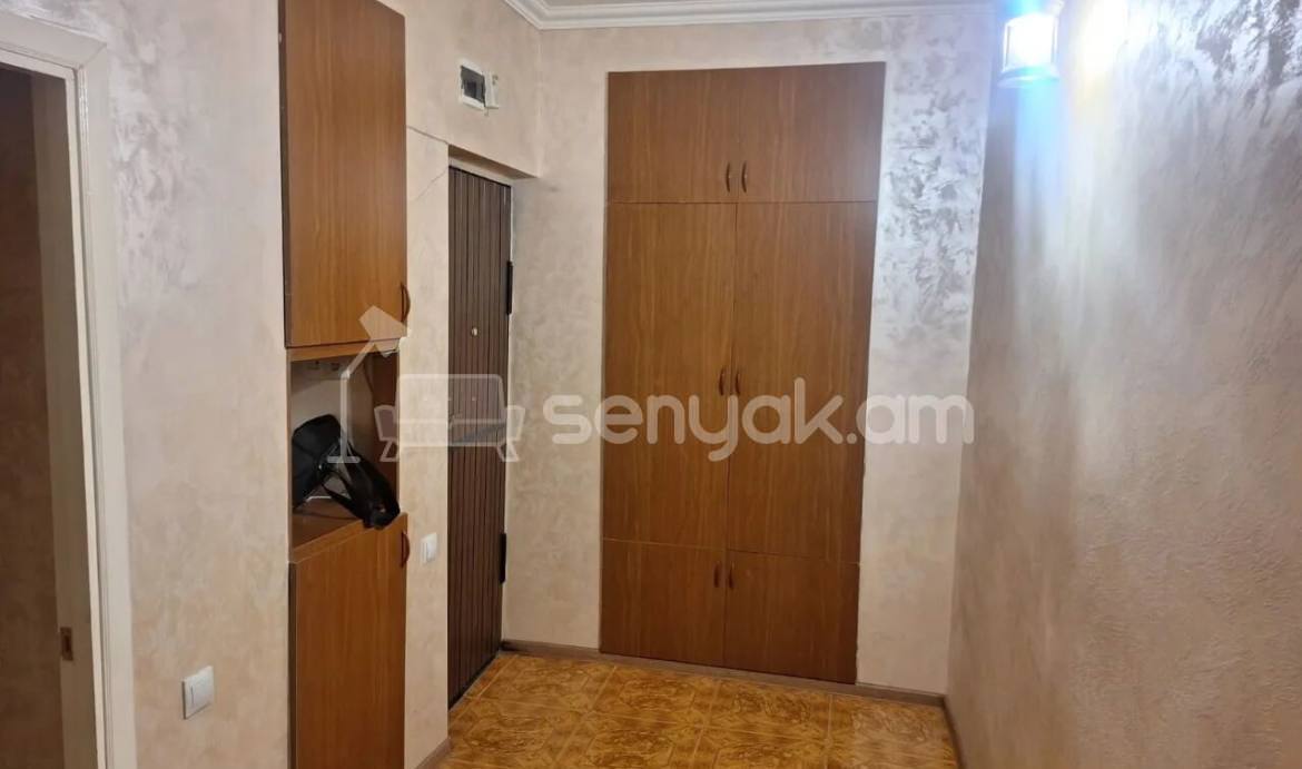 3 Սենյականոց Բնակարան Քարե Շենքում, 83քմ, 4/5 հարկ, Պետական Վիճակում