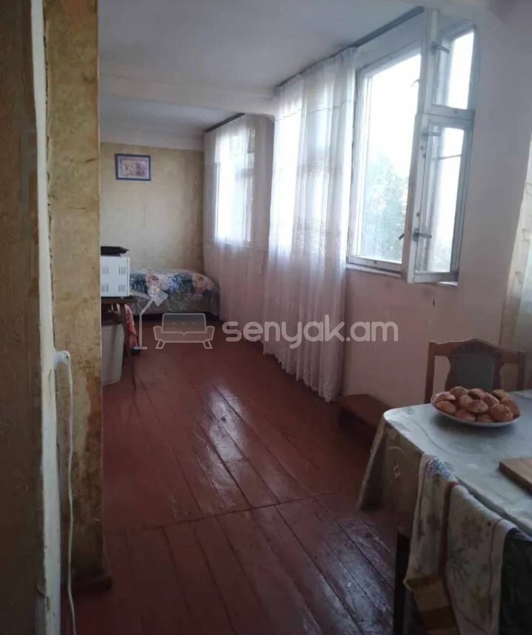 3 Սենյականոց Բնակարան Քարե Շենքում, 83քմ, 4/5 հարկ, Պետական Վիճակում