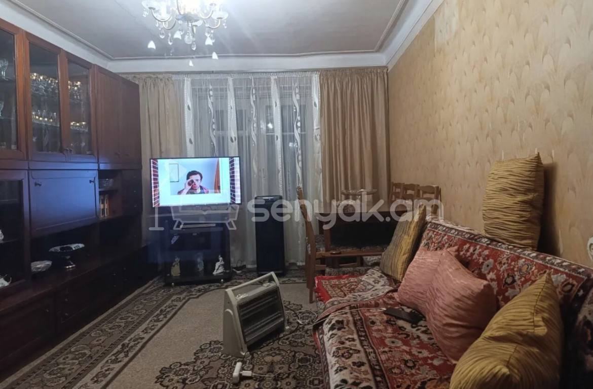 3 Սենյականոց Բնակարան Քարե Շենքում, 83քմ, 4/5 հարկ, Պետական Վիճակում