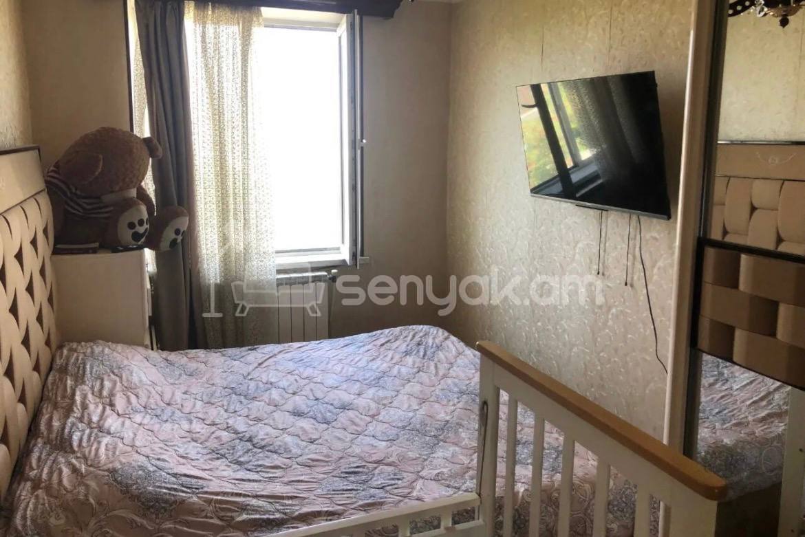 3 Սենյականոց Բնակարան Քարե Շենքում, 64քմ, 4/4 հարկ, Կապիտալ Վերանորոգված