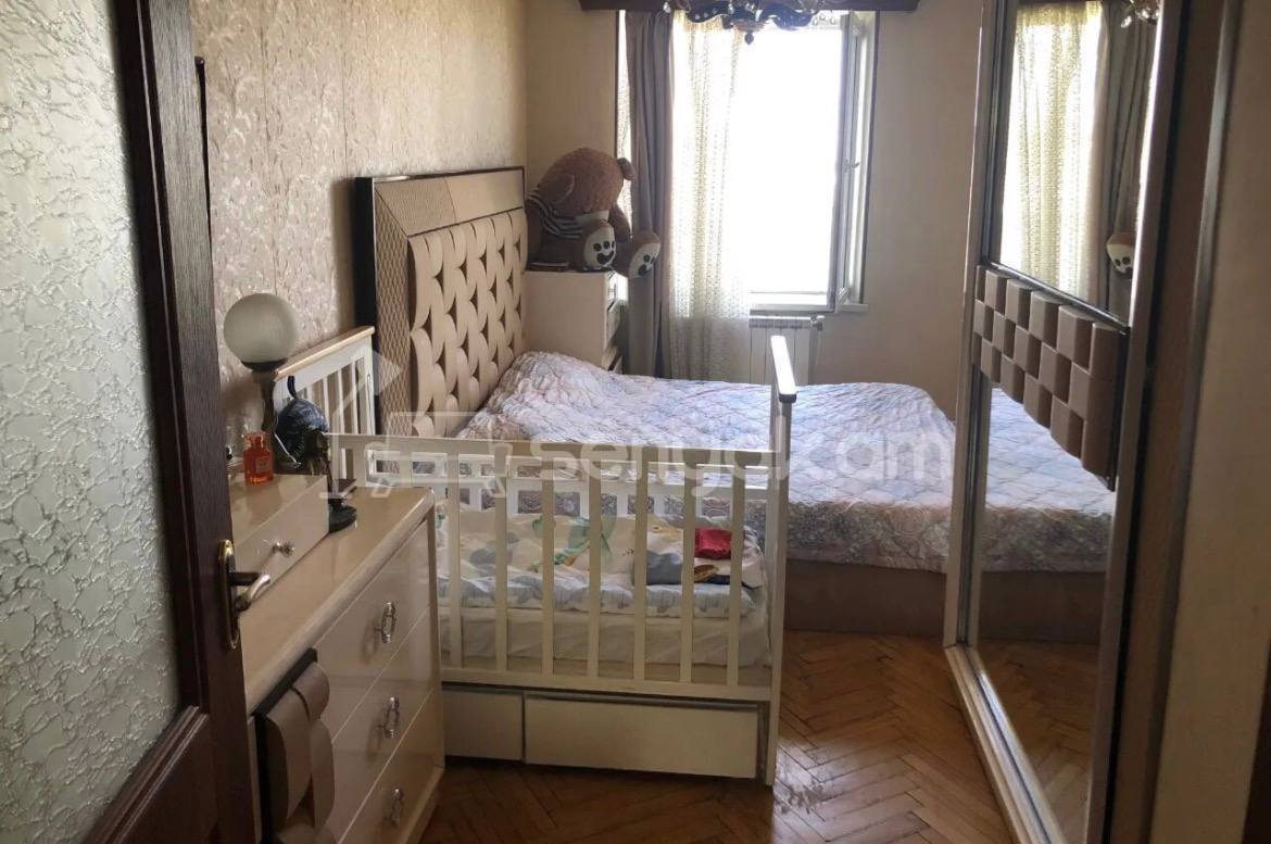 3 Սենյականոց Բնակարան Քարե Շենքում, 64քմ, 4/4 հարկ, Կապիտալ Վերանորոգված