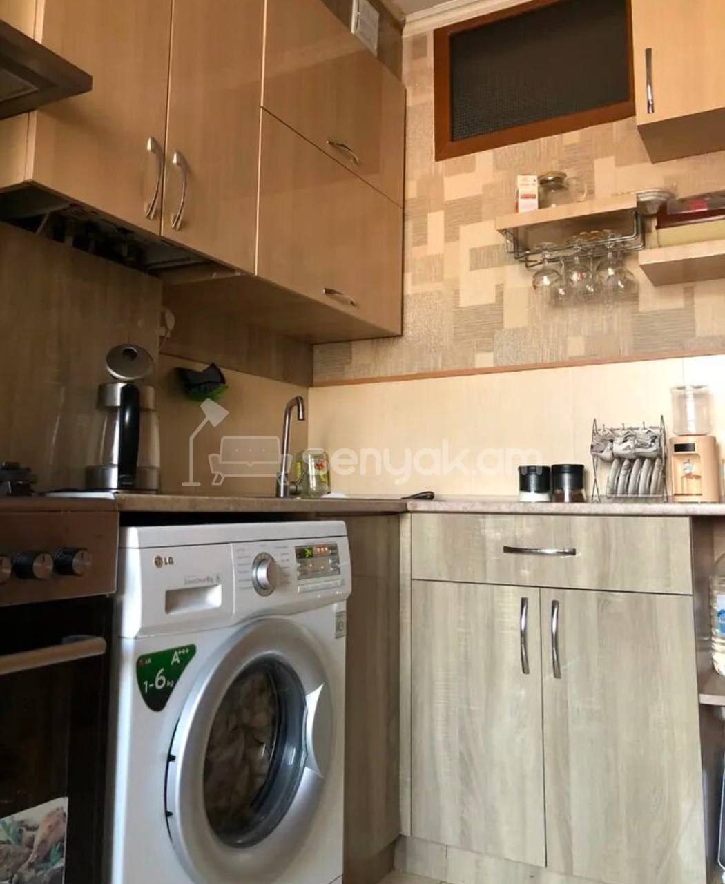 3 Սենյականոց Բնակարան Քարե Շենքում, 64քմ, 4/4 հարկ, Կապիտալ Վերանորոգված