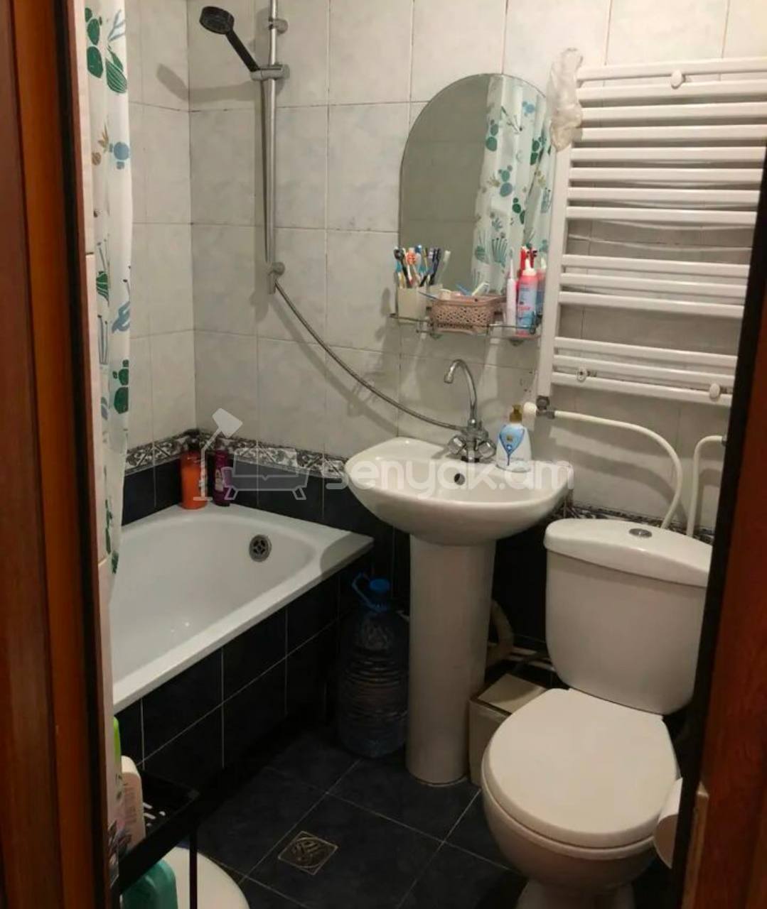 3 Սենյականոց Բնակարան Քարե Շենքում, 64քմ, 4/4 հարկ, Կապիտալ Վերանորոգված