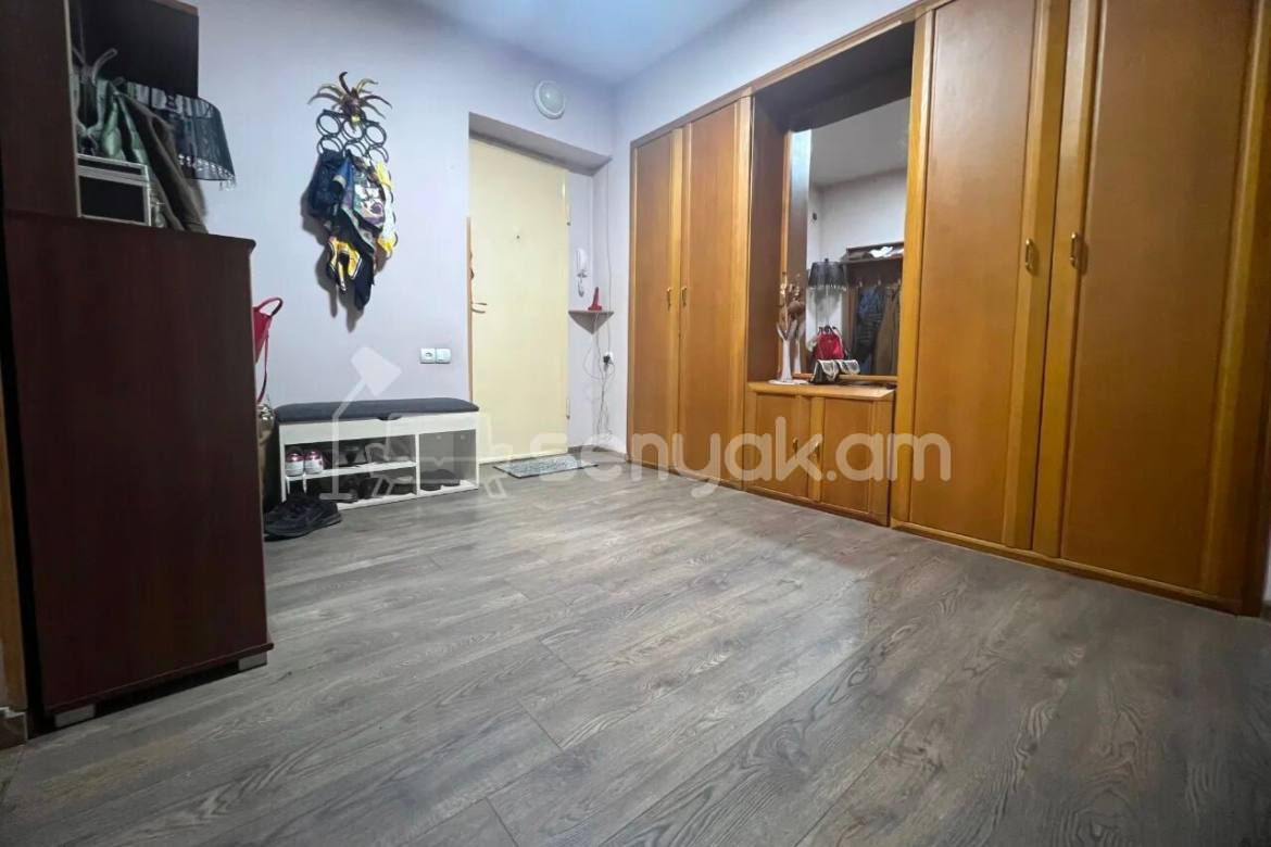 3 Սենյականոց Բնակարան Քարե Շենքում, 82քմ, 5/6 հարկ, Կապիտալ Վերանորոգված