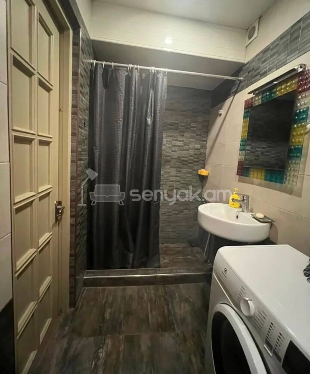 3 Սենյականոց Բնակարան Քարե Շենքում, 82քմ, 5/6 հարկ, Կապիտալ Վերանորոգված