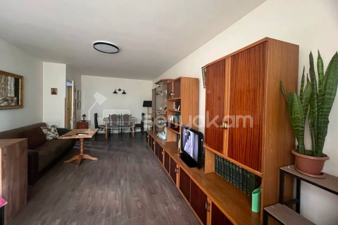 3 Սենյականոց Բնակարան Քարե Շենքում, 82քմ, 5/6 հարկ, Կապիտալ Վերանորոգված