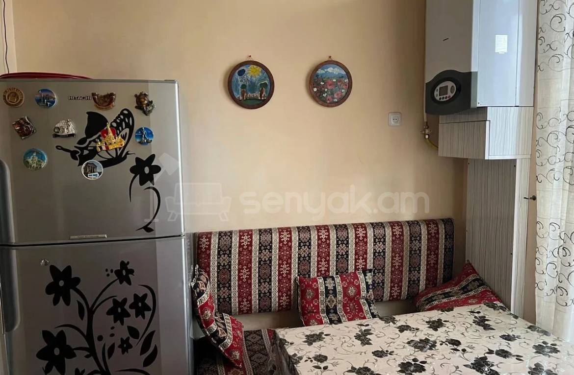 3 Սենյականոց Բնակարան Քարե Շենքում, 55քմ, 4/4 հարկ, Կապիտալ Վերանորոգված, Կահավորված