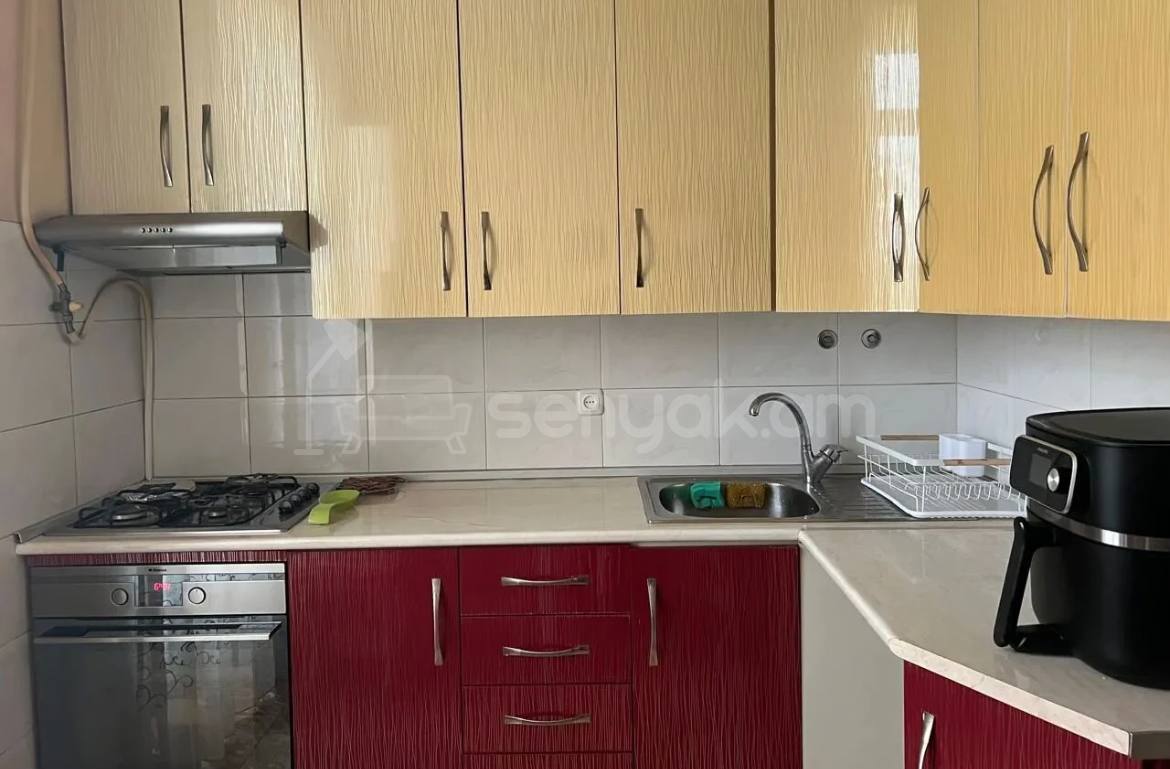 3 Սենյականոց Բնակարան Քարե Շենքում, 55քմ, 4/4 հարկ, Կապիտալ Վերանորոգված, Կահավորված