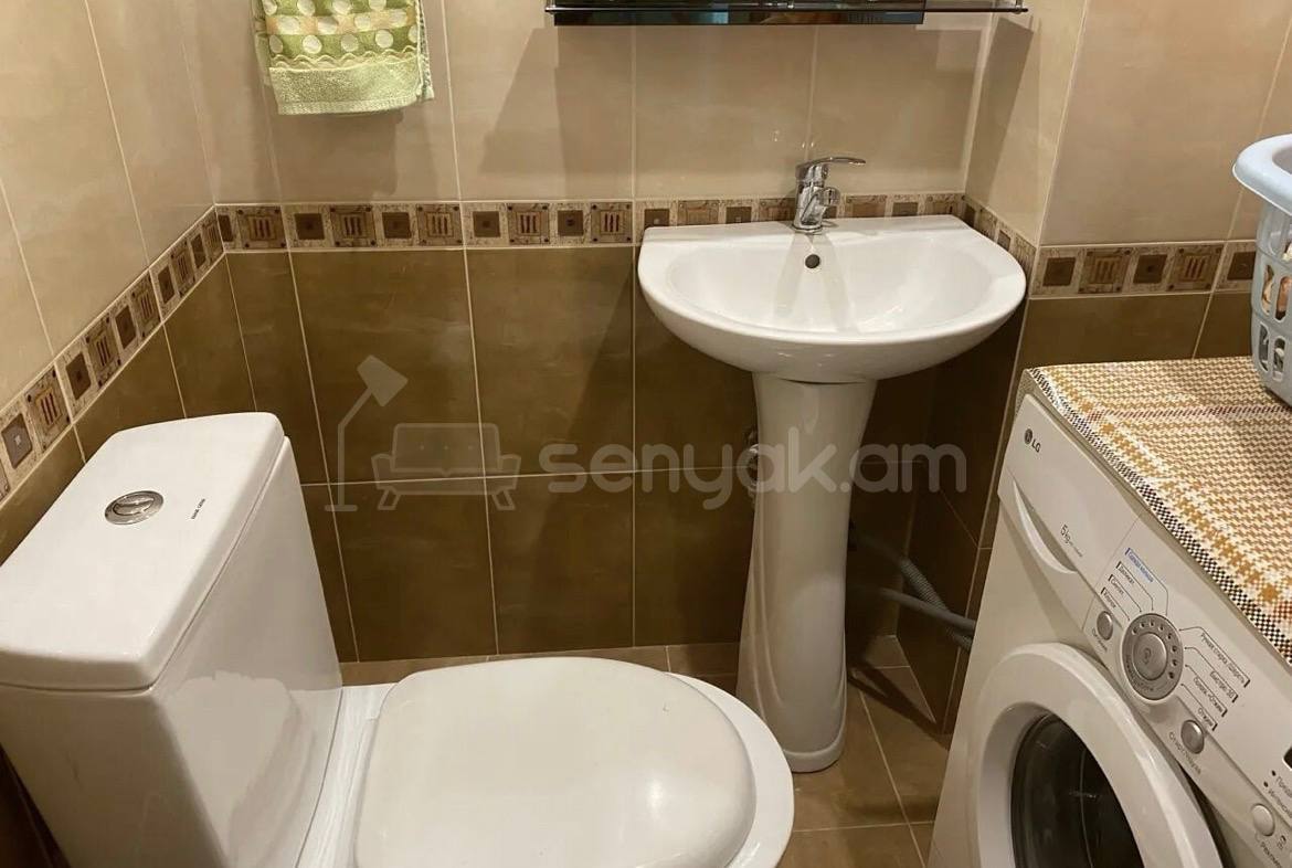 4 Սենյականոց Բնակարան, 80քմ, 3/12 հարկ, Կապիտալ Վերանորոգված, Կահավորված