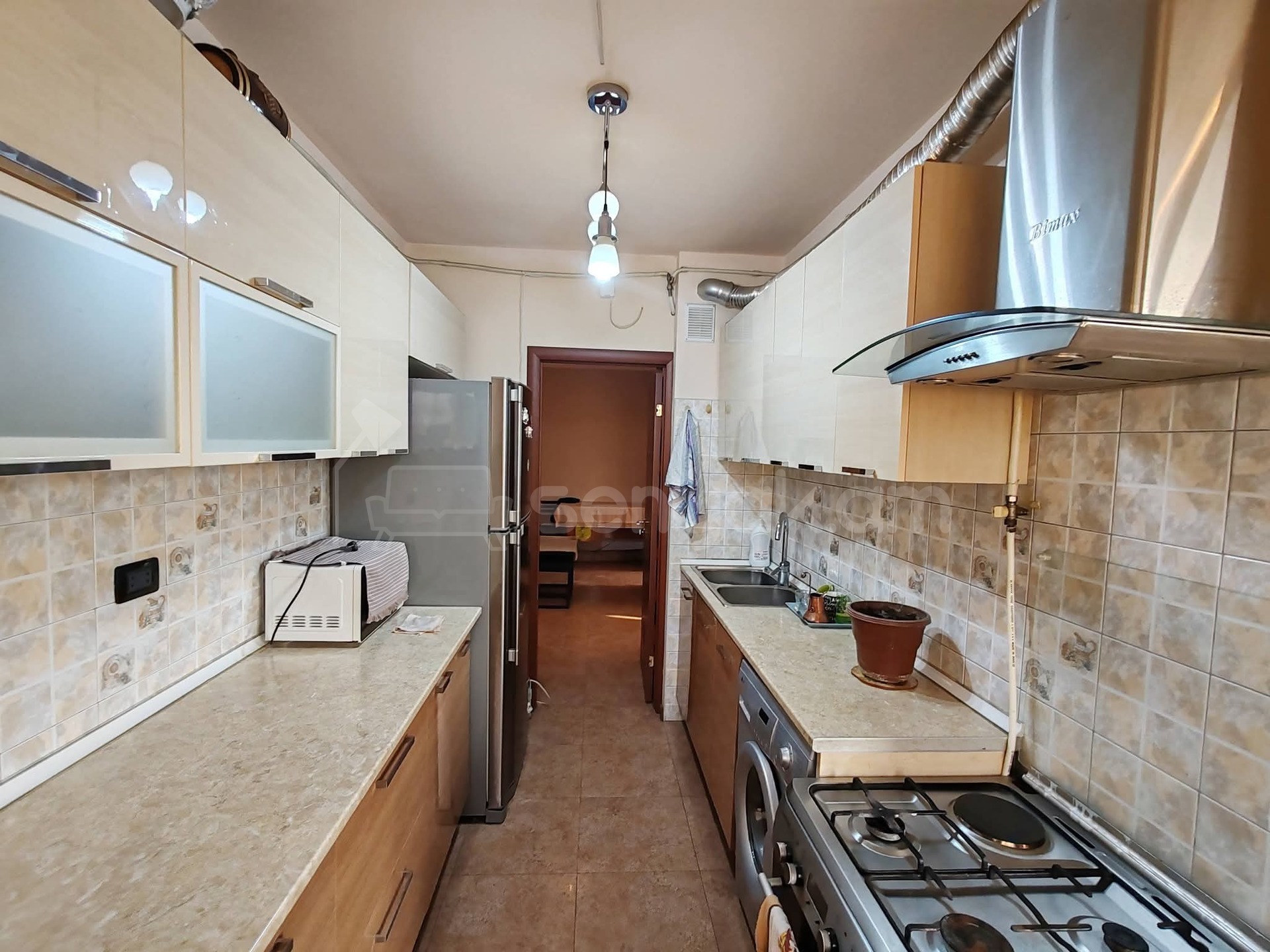 3 Սենյականոց Բնակարան, 80քմ, 11/15 հարկ, Նորմալ Վիճակում, Կահավորված