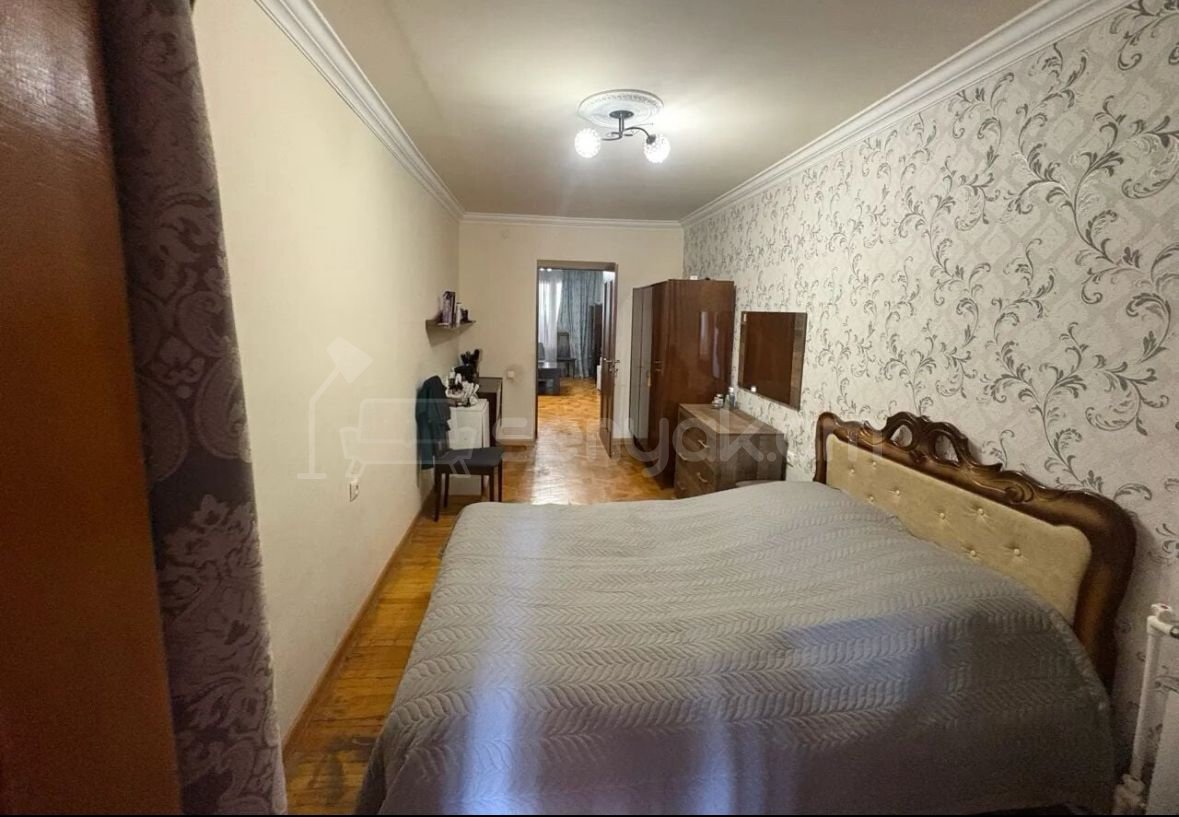 4 Սենյականոց Բնակարան Քարե Շենքում, 90քմ, 4/5 հարկ, Կոսմետիկ Վերանորոգված