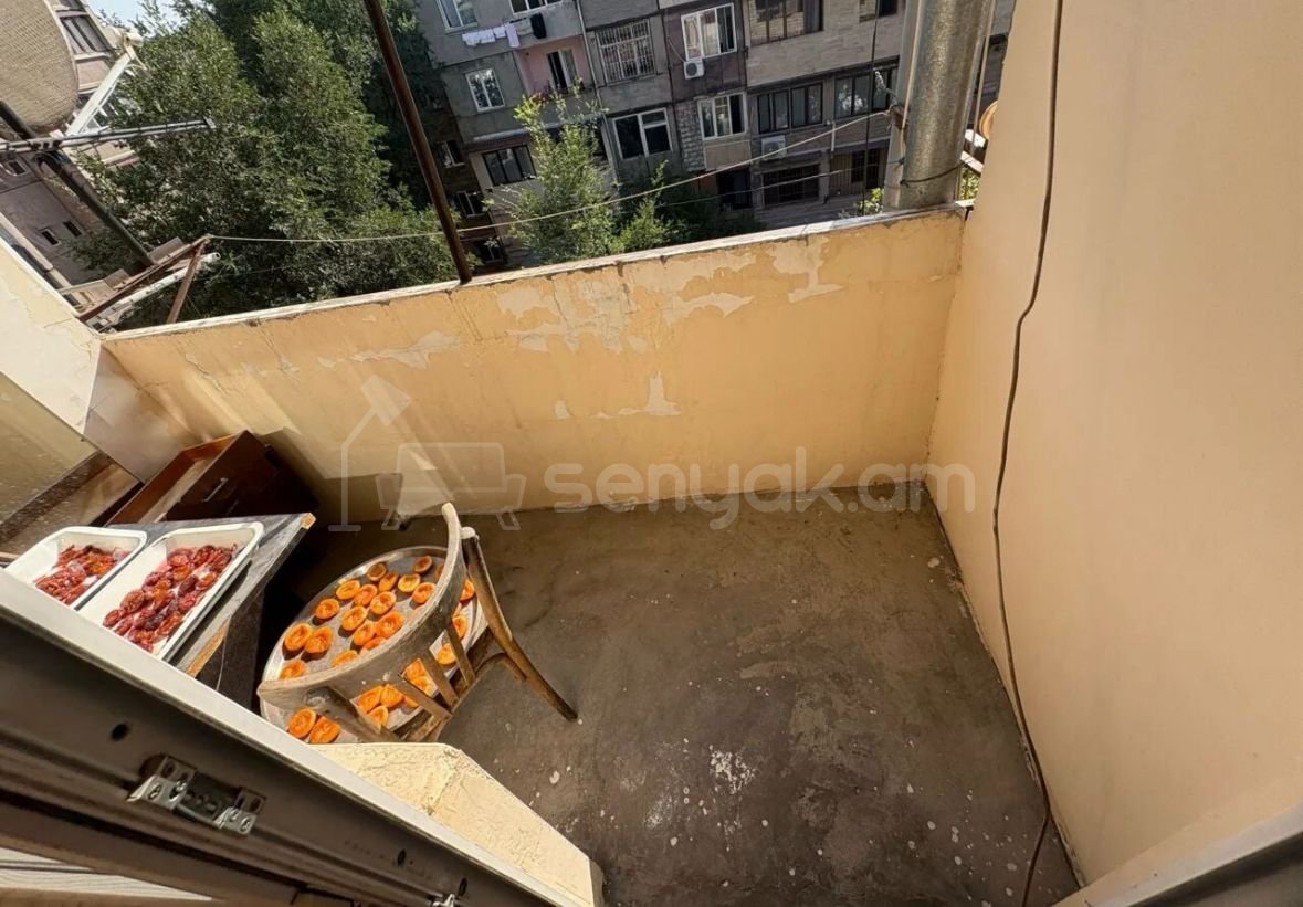 4 Սենյականոց Բնակարան Քարե Շենքում, 90քմ, 4/5 հարկ, Կոսմետիկ Վերանորոգված