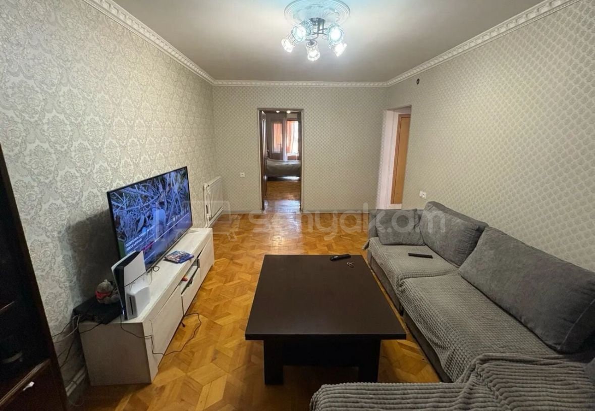 4 Սենյականոց Բնակարան Քարե Շենքում, 90քմ, 4/5 հարկ, Կոսմետիկ Վերանորոգված