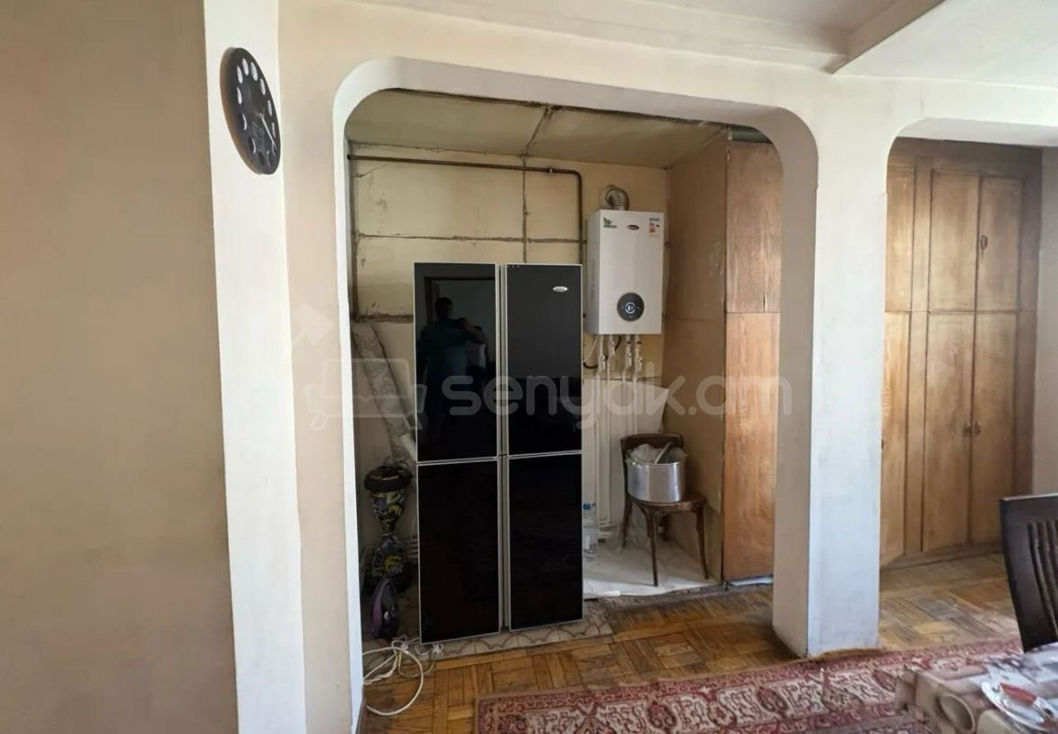 4 Սենյականոց Բնակարան Քարե Շենքում, 90քմ, 4/5 հարկ, Կոսմետիկ Վերանորոգված