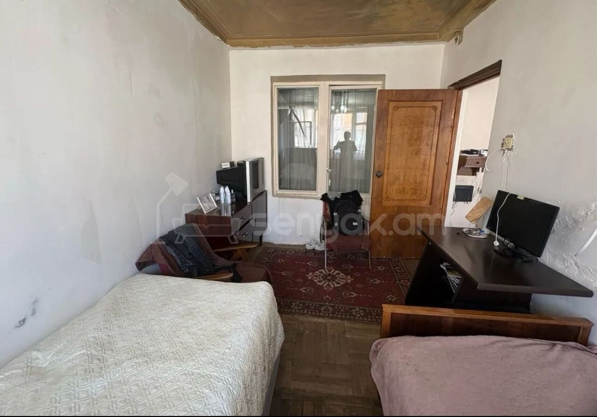 4 Սենյականոց Բնակարան Քարե Շենքում, 90քմ, 4/5 հարկ, Կոսմետիկ Վերանորոգված