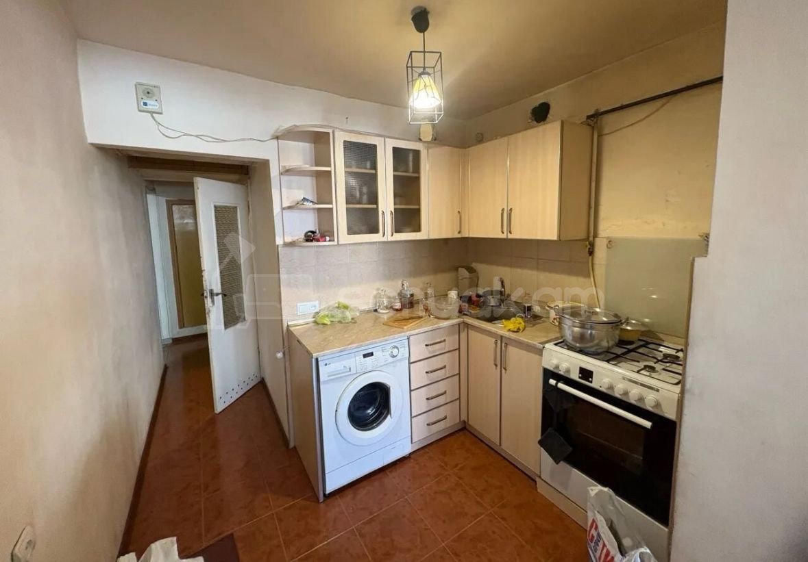 4 Սենյականոց Բնակարան Քարե Շենքում, 90քմ, 4/5 հարկ, Կոսմետիկ Վերանորոգված