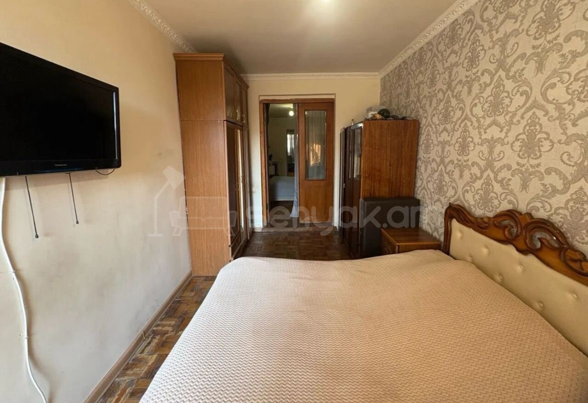 4 Սենյականոց Բնակարան Քարե Շենքում, 90քմ, 4/5 հարկ, Կոսմետիկ Վերանորոգված