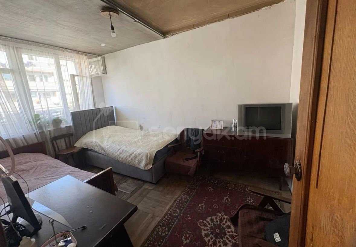 4 Սենյականոց Բնակարան Քարե Շենքում, 90քմ, 4/5 հարկ, Կոսմետիկ Վերանորոգված