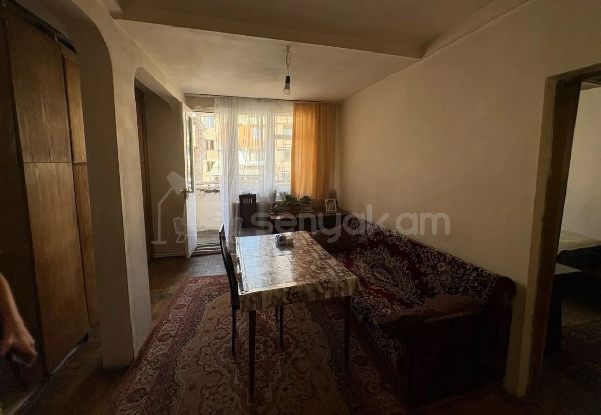 4 Սենյականոց Բնակարան Քարե Շենքում, 90քմ, 4/5 հարկ, Կոսմետիկ Վերանորոգված