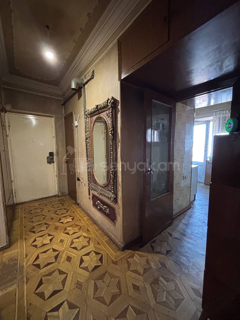 3 Սենյականոց Բնակարան Քարե Շենքում, 80քմ, 3/5 հարկ, Պետական Վիճակում