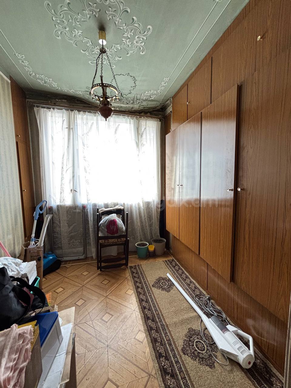 3 Սենյականոց Բնակարան Քարե Շենքում, 80քմ, 3/5 հարկ, Պետական Վիճակում