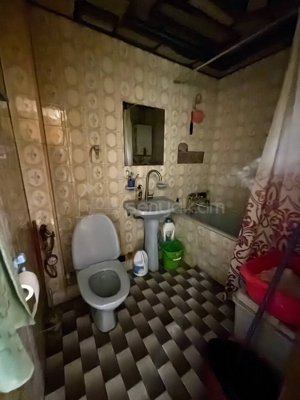 3 Սենյականոց Բնակարան Քարե Շենքում, 80քմ, 3/5 հարկ, Պետական Վիճակում