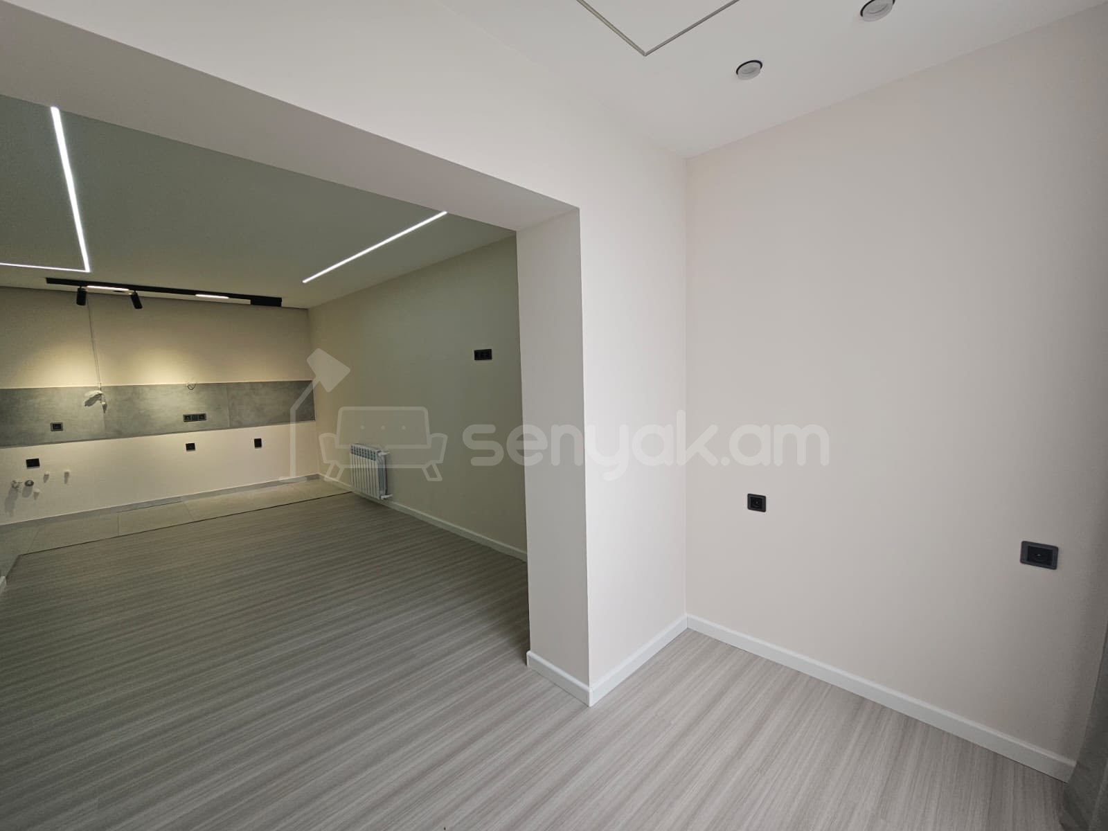 2 Սենյականոց Բնակարան, 44քմ, 9/9 հարկ, Կապիտալ Վերանորոգված