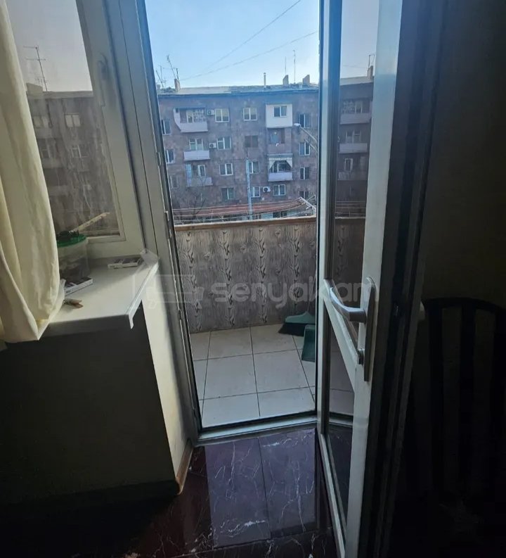 1 Սենյականոց Բնակարան Քարե Շենքում, 45քմ, 3/5 հարկ, Կոսմետիկ Վերանորոգված, Կահավորված, Արևկող