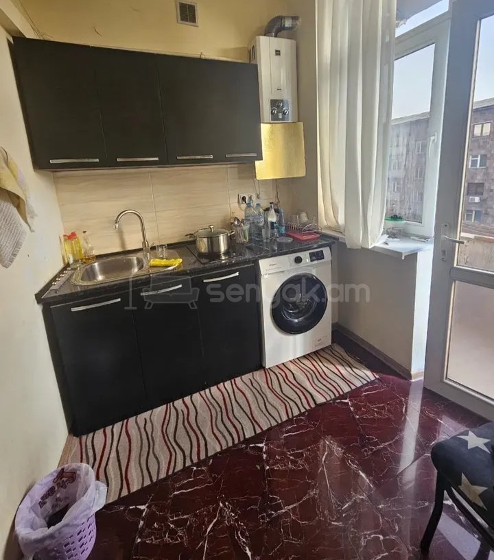 1 Սենյականոց Բնակարան Քարե Շենքում, 45քմ, 3/5 հարկ, Կոսմետիկ Վերանորոգված, Կահավորված, Արևկող