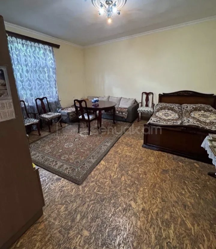 1 Սենյականոց Բնակարան Քարե Շենքում, 42քմ, 3/5 հարկ, Նորմալ Վիճակում, Կահավորված