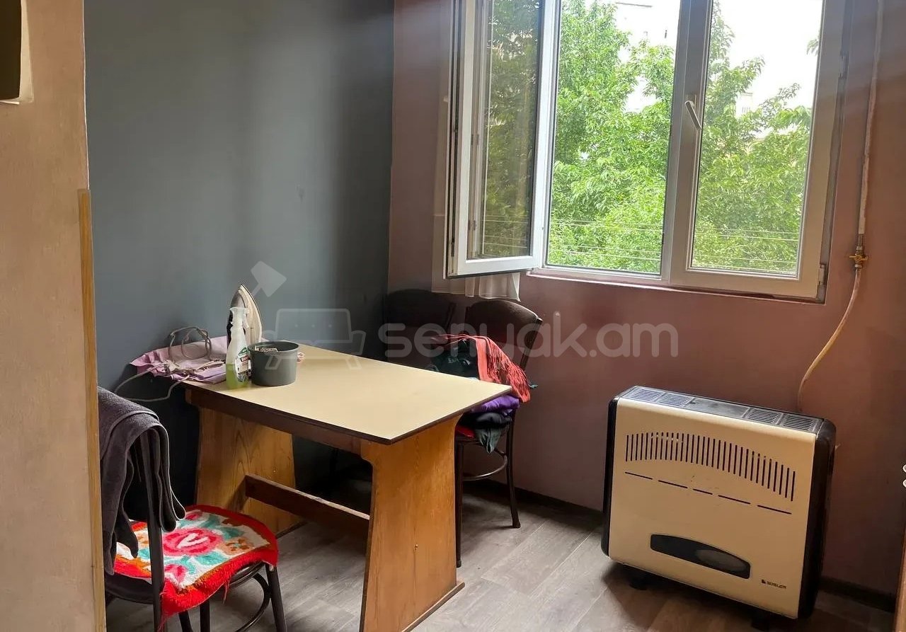 3 Սենյականոց Բնակարան Քարե Շենքում, 54քմ, 3/4 հարկ, Կապիտալ Վերանորոգված