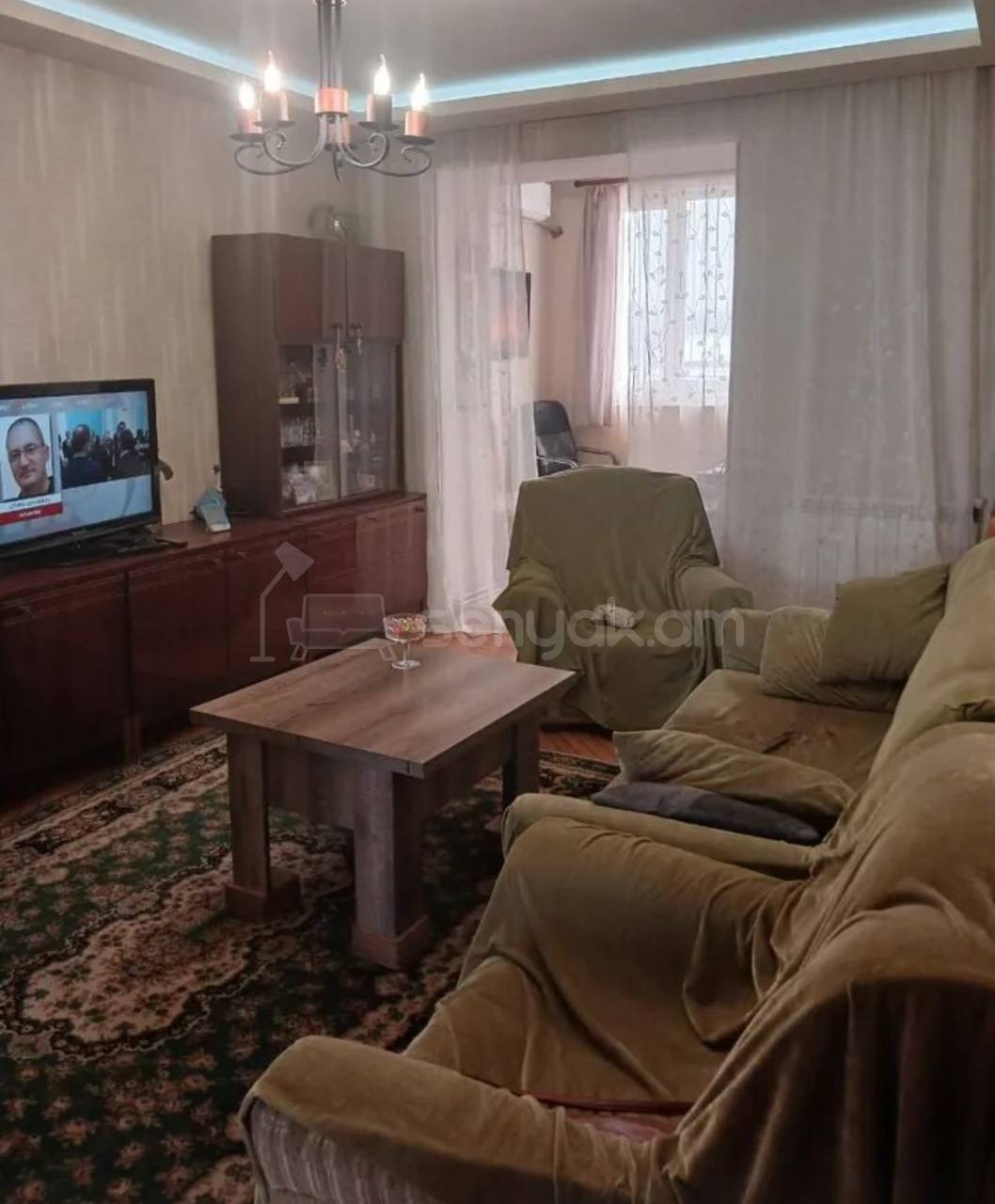 2 Սենյականոց Բնակարան Քարե Շենքում, 60քմ, 4/4 հարկ, Նորմալ Վիճակում, Կահավորված