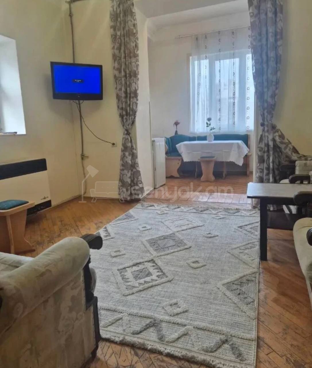 3 Սենյականոց Բնակարան Քարե Շենքում, 68քմ, 4/5 հարկ, Նորմալ Վիճակում, Կահավորված