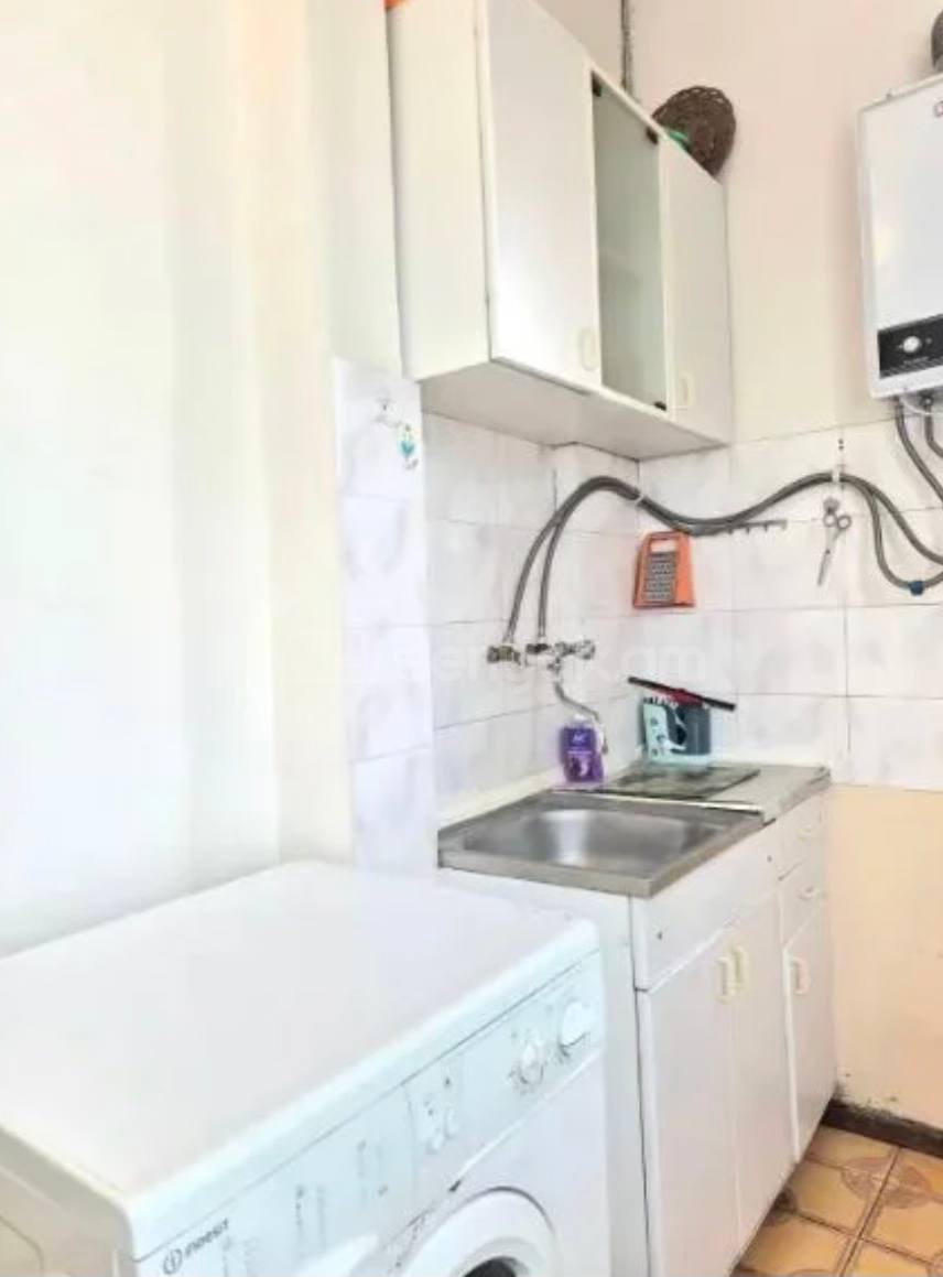 3 Սենյականոց Բնակարան Քարե Շենքում, 68քմ, 4/5 հարկ, Նորմալ Վիճակում, Կահավորված