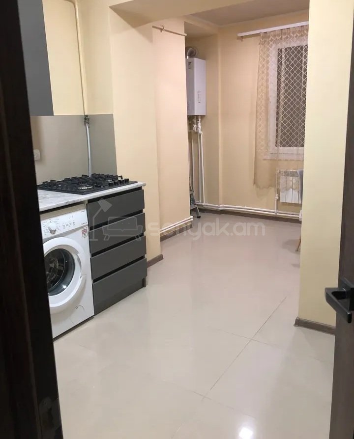 2 Սենյականոց Բնակարան Քարե Շենքում, 47քմ, 5/5 հարկ, Դիզայներական Վերանորոգված, Կահավորված