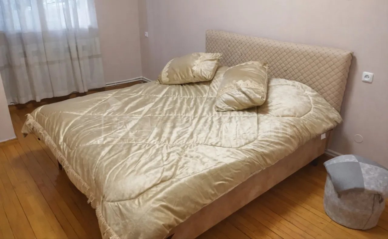 3 Սենյականոց Բնակարան Քարե Շենքում, 80քմ, 1/5 հարկ, Նորմալ Վիճակում, Կահավորված