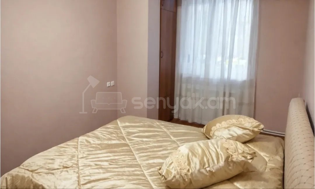 3 Սենյականոց Բնակարան Քարե Շենքում, 80քմ, 1/5 հարկ, Նորմալ Վիճակում, Կահավորված