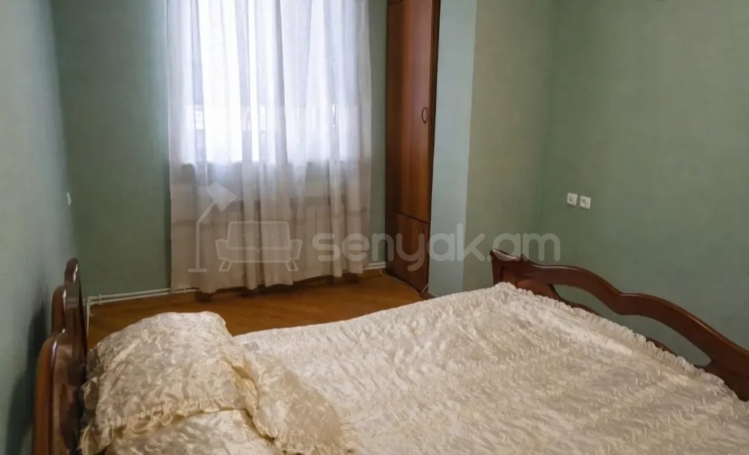 3 Սենյականոց Բնակարան Քարե Շենքում, 80քմ, 1/5 հարկ, Նորմալ Վիճակում, Կահավորված