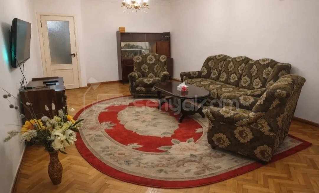 3 Սենյականոց Բնակարան Քարե Շենքում, 80քմ, 1/5 հարկ, Նորմալ Վիճակում, Կահավորված