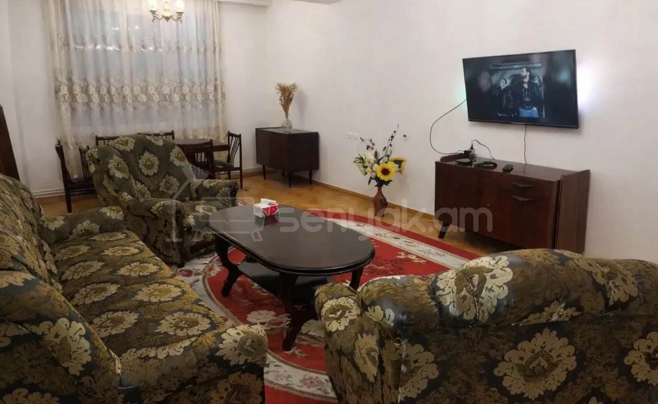 3 Սենյականոց Բնակարան Քարե Շենքում, 80քմ, 1/5 հարկ, Նորմալ Վիճակում, Կահավորված