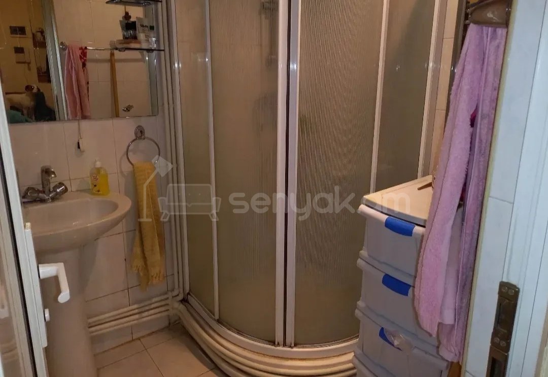 3 Սենյականոց Բնակարան Քարե Շենքում, 80քմ, 1/5 հարկ, Նորմալ Վիճակում, Կահավորված